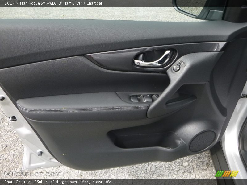 Brilliant Silver / Charcoal 2017 Nissan Rogue SV AWD