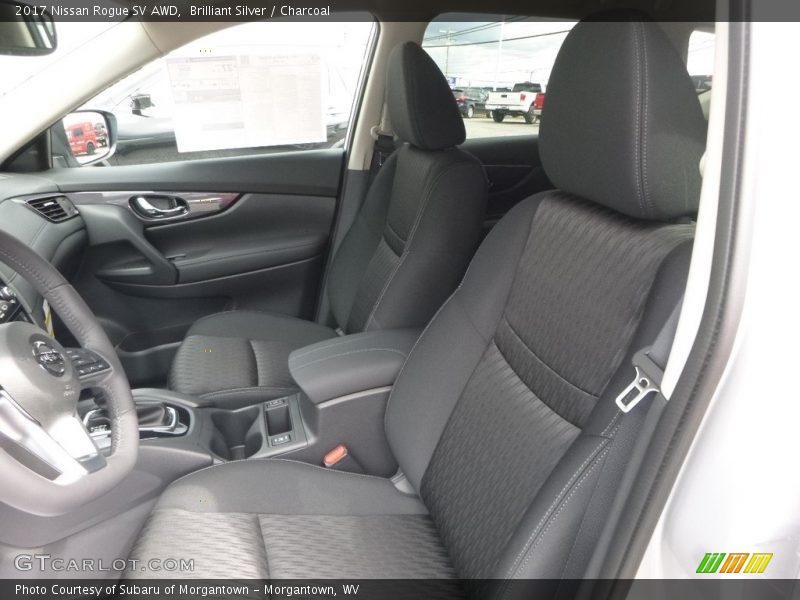 Brilliant Silver / Charcoal 2017 Nissan Rogue SV AWD