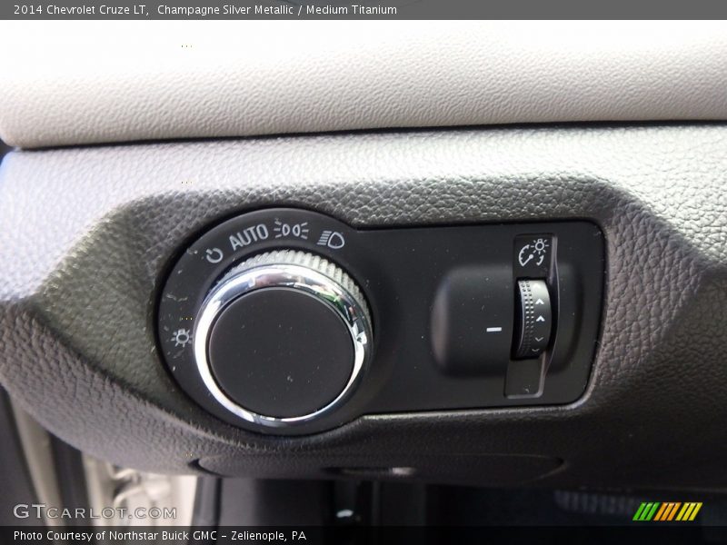 Champagne Silver Metallic / Medium Titanium 2014 Chevrolet Cruze LT