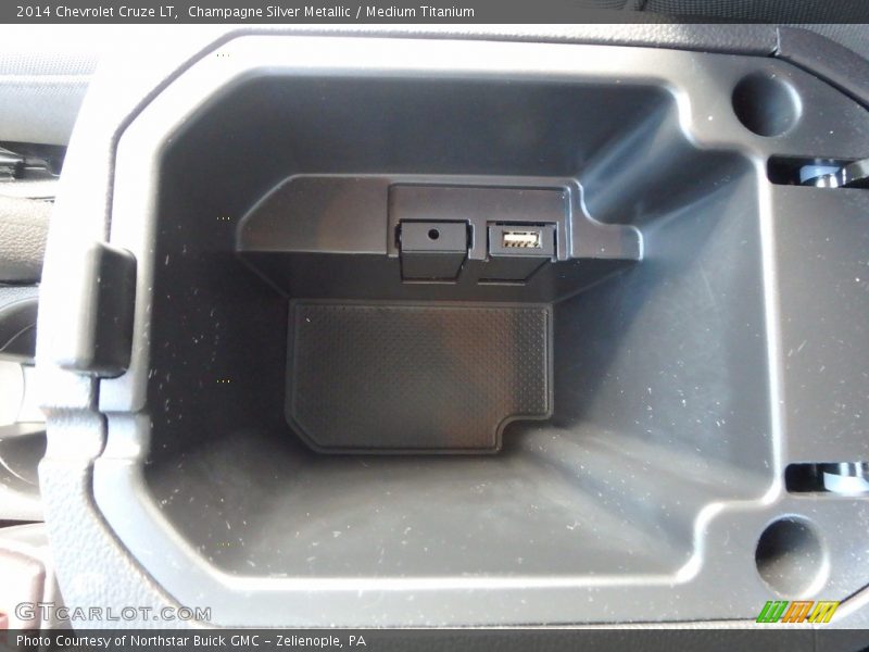 Champagne Silver Metallic / Medium Titanium 2014 Chevrolet Cruze LT