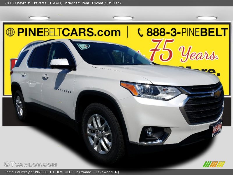 Iridescent Pearl Tricoat / Jet Black 2018 Chevrolet Traverse LT AWD