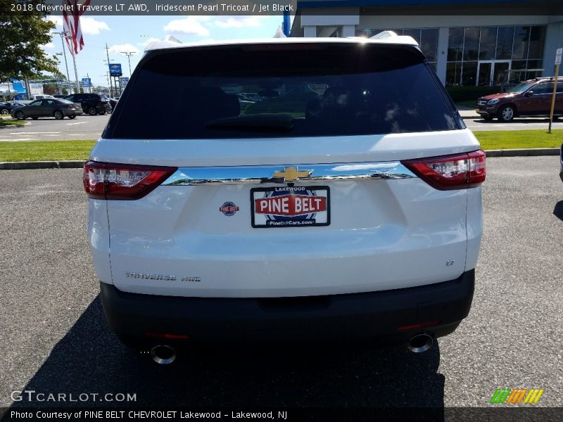 Iridescent Pearl Tricoat / Jet Black 2018 Chevrolet Traverse LT AWD