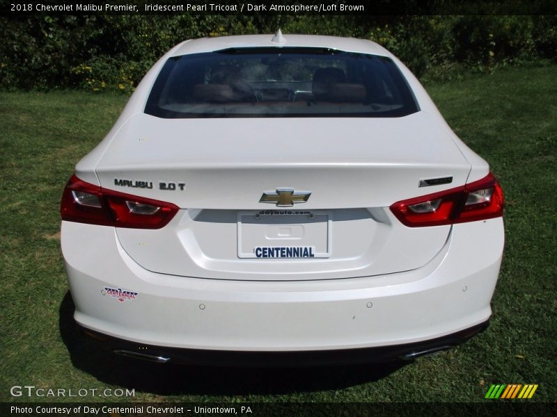 Iridescent Pearl Tricoat / Dark Atmosphere/Loft Brown 2018 Chevrolet Malibu Premier