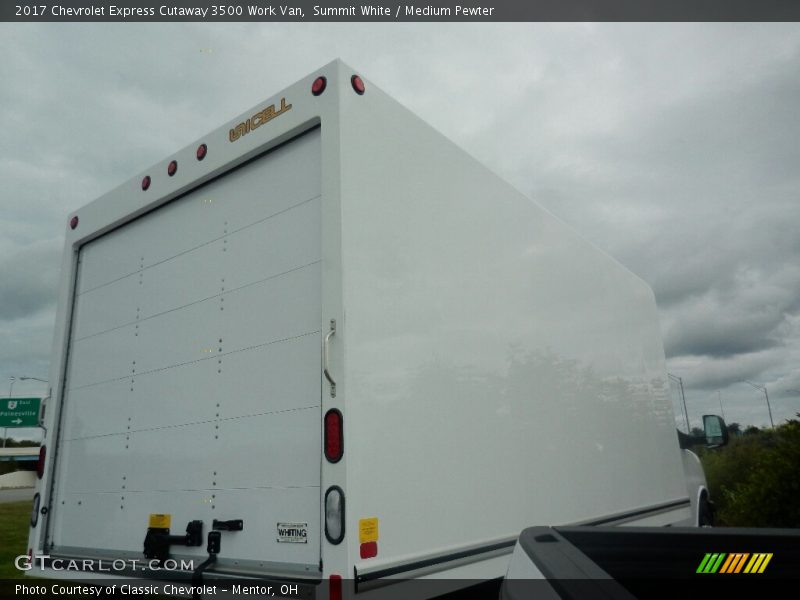 Summit White / Medium Pewter 2017 Chevrolet Express Cutaway 3500 Work Van
