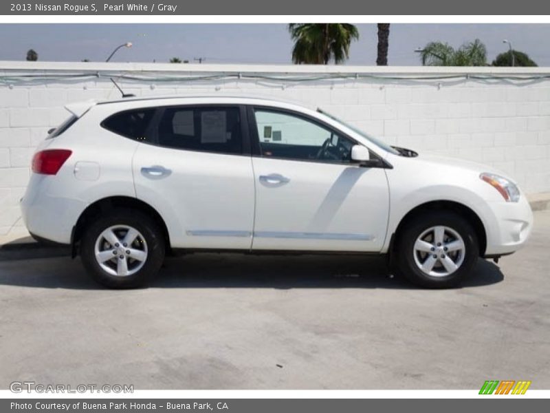 Pearl White / Gray 2013 Nissan Rogue S