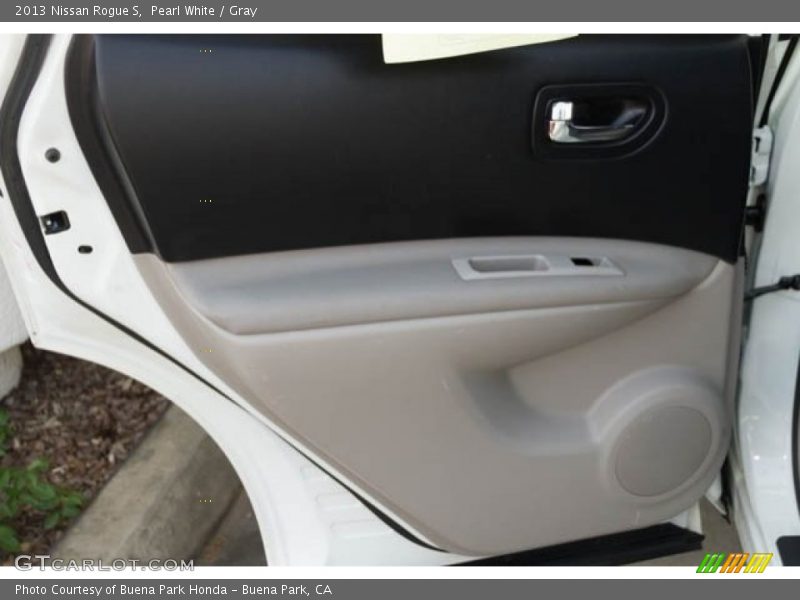 Pearl White / Gray 2013 Nissan Rogue S