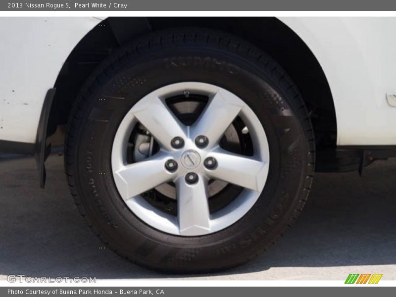 Pearl White / Gray 2013 Nissan Rogue S