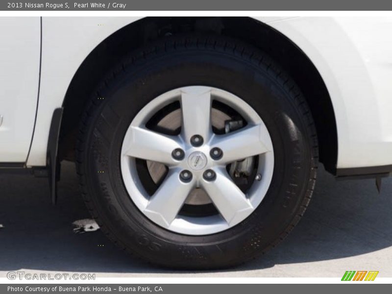 Pearl White / Gray 2013 Nissan Rogue S