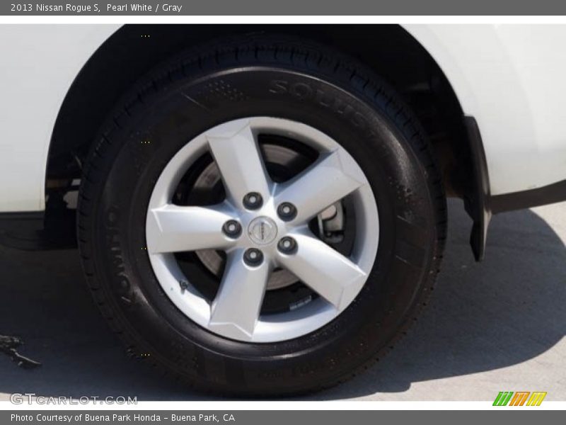 Pearl White / Gray 2013 Nissan Rogue S