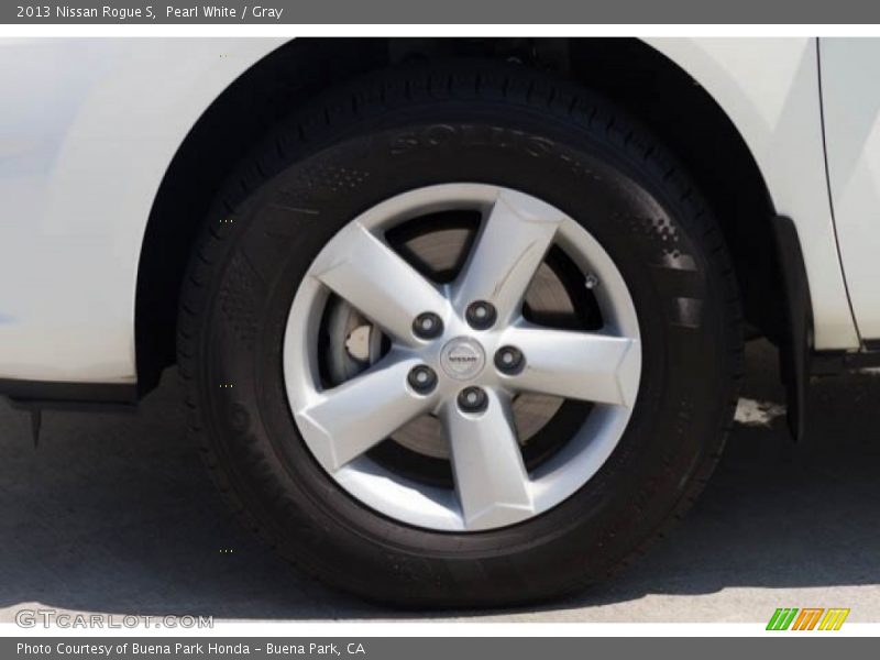 Pearl White / Gray 2013 Nissan Rogue S