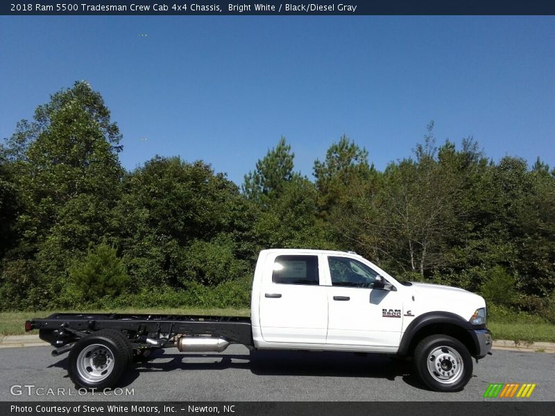  2018 5500 Tradesman Crew Cab 4x4 Chassis Bright White