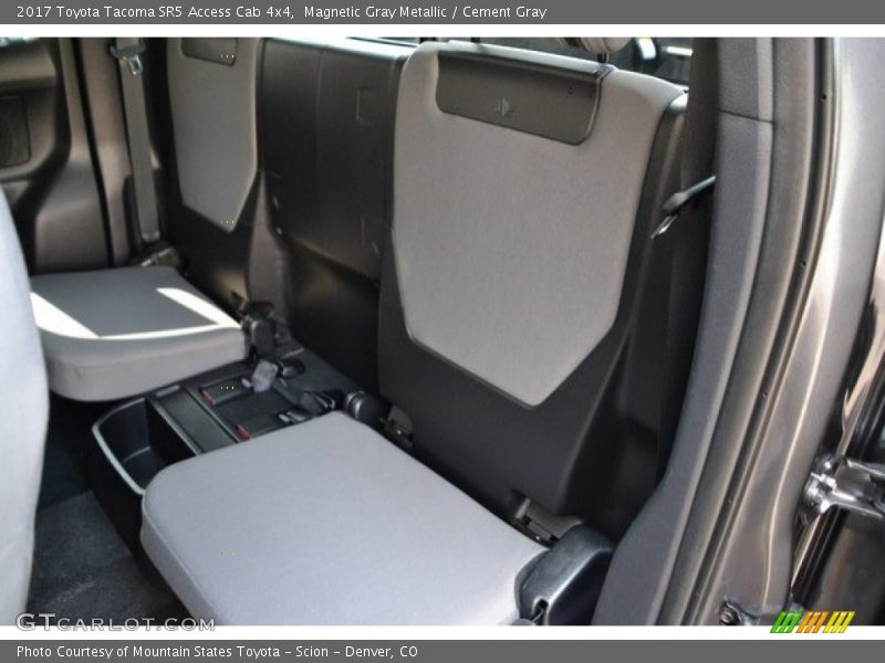 Magnetic Gray Metallic / Cement Gray 2017 Toyota Tacoma SR5 Access Cab 4x4