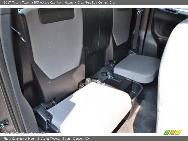 Magnetic Gray Metallic / Cement Gray 2017 Toyota Tacoma SR5 Access Cab 4x4