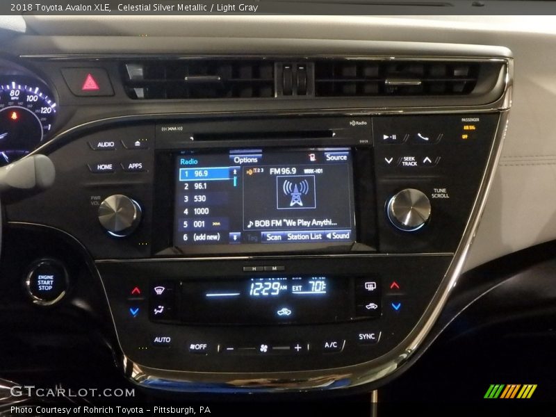 Celestial Silver Metallic / Light Gray 2018 Toyota Avalon XLE