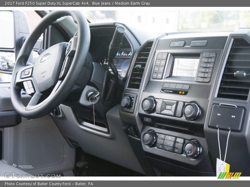 Blue Jeans / Medium Earth Gray 2017 Ford F250 Super Duty XL SuperCab 4x4
