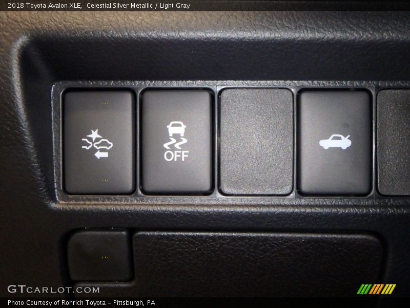 Celestial Silver Metallic / Light Gray 2018 Toyota Avalon XLE