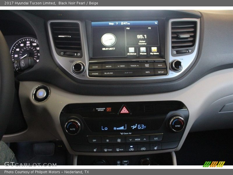 Black Noir Pearl / Beige 2017 Hyundai Tucson Limited