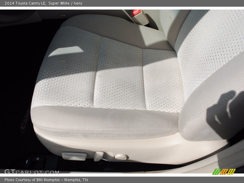 Super White / Ivory 2014 Toyota Camry LE