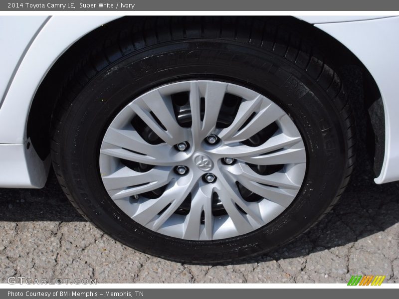 Super White / Ivory 2014 Toyota Camry LE