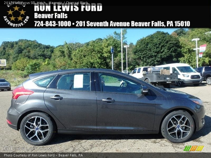 Magnetic / Charcoal Black 2017 Ford Focus SEL Hatch
