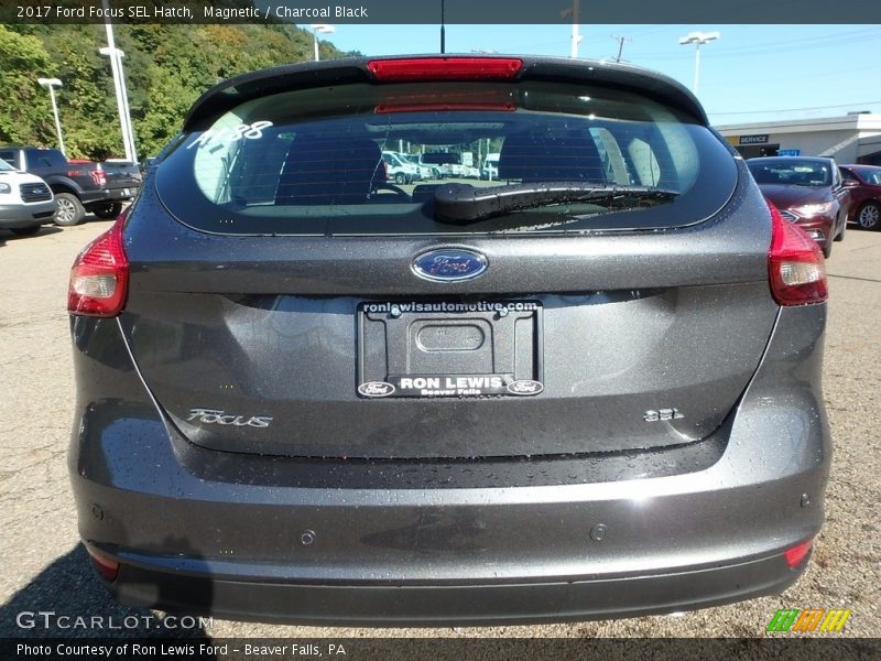 Magnetic / Charcoal Black 2017 Ford Focus SEL Hatch