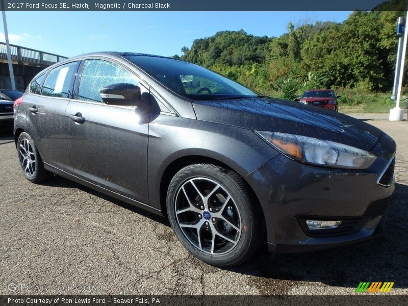 Front 3/4 View of 2017 Focus SEL Hatch