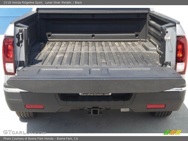 Lunar Silver Metallic / Black 2018 Honda Ridgeline Sport