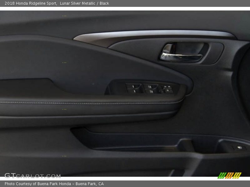Lunar Silver Metallic / Black 2018 Honda Ridgeline Sport