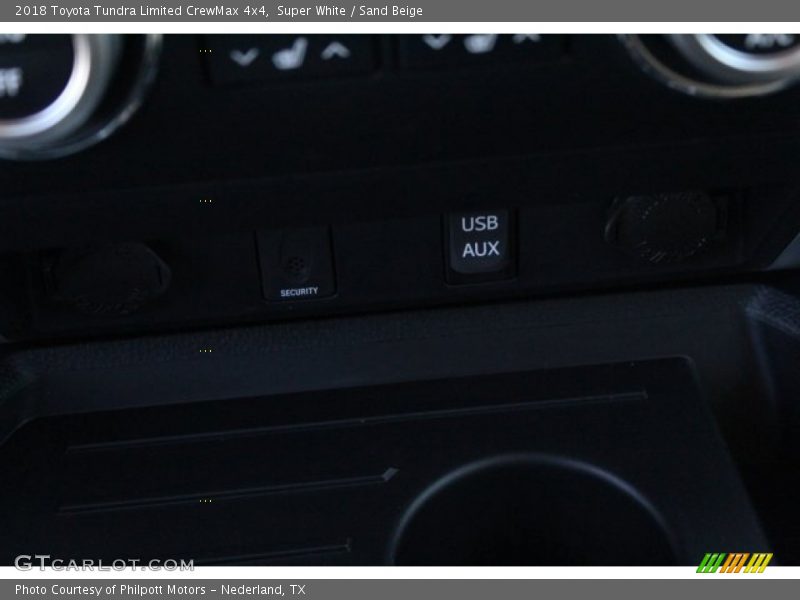 Super White / Sand Beige 2018 Toyota Tundra Limited CrewMax 4x4