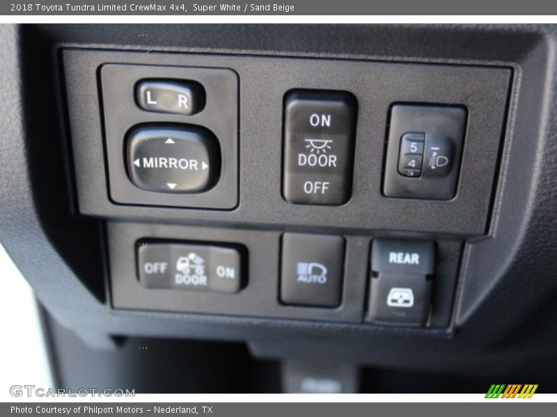 Super White / Sand Beige 2018 Toyota Tundra Limited CrewMax 4x4