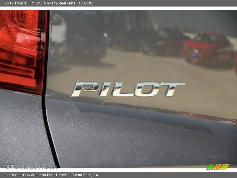Modern Steel Metallic / Gray 2017 Honda Pilot EX
