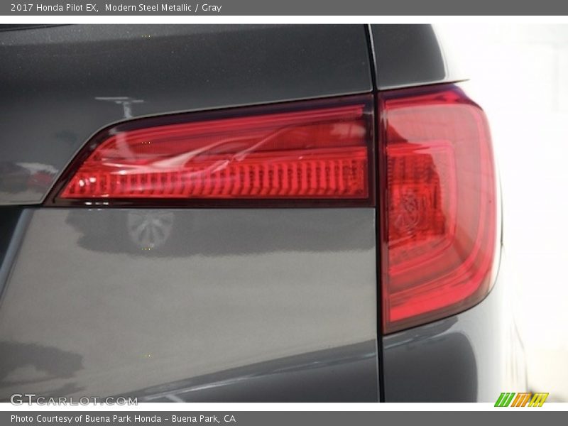 Modern Steel Metallic / Gray 2017 Honda Pilot EX