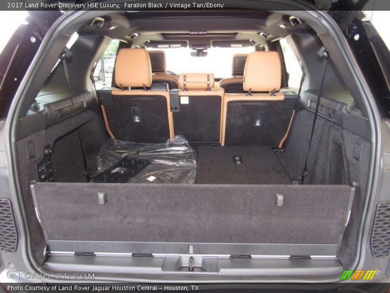  2017 Discovery HSE Luxury Trunk