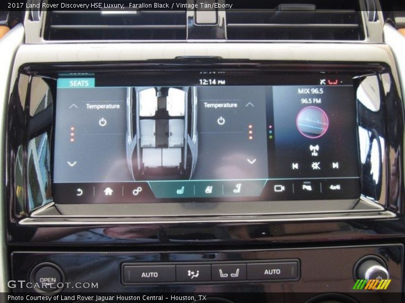 Controls of 2017 Discovery HSE Luxury