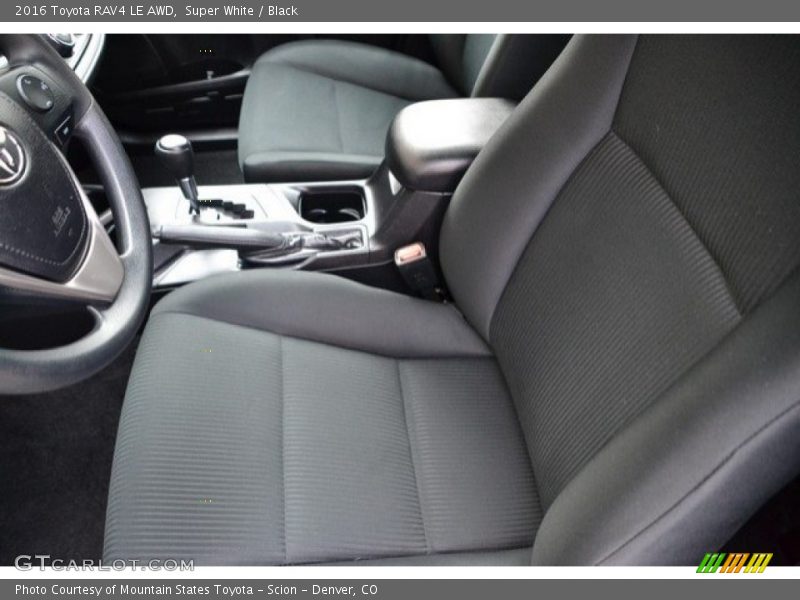 Super White / Black 2016 Toyota RAV4 LE AWD