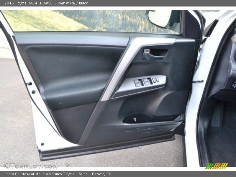 Super White / Black 2016 Toyota RAV4 LE AWD