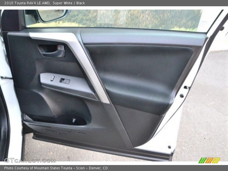 Super White / Black 2016 Toyota RAV4 LE AWD