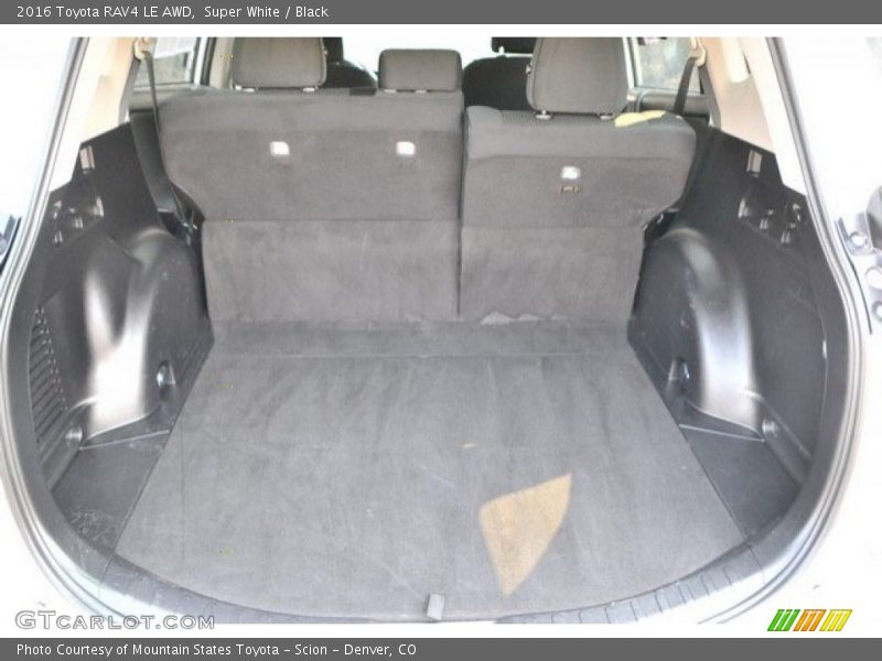 Super White / Black 2016 Toyota RAV4 LE AWD