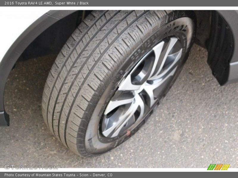 Super White / Black 2016 Toyota RAV4 LE AWD