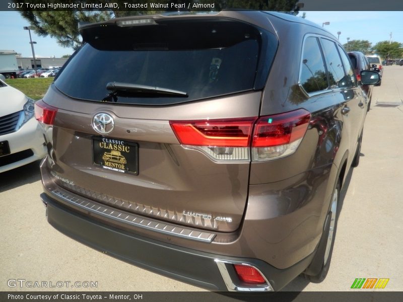 Toasted Walnut Pearl / Almond 2017 Toyota Highlander Limited AWD