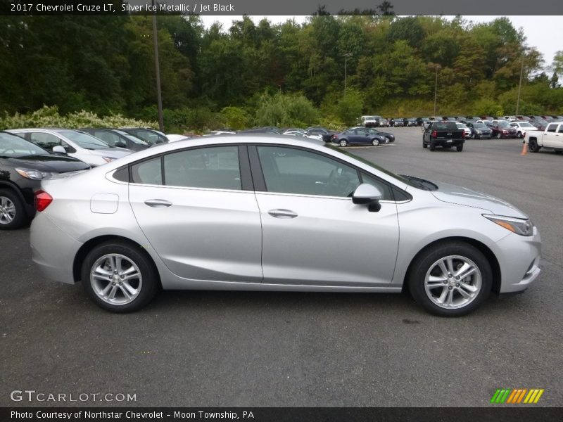 Silver Ice Metallic / Jet Black 2017 Chevrolet Cruze LT