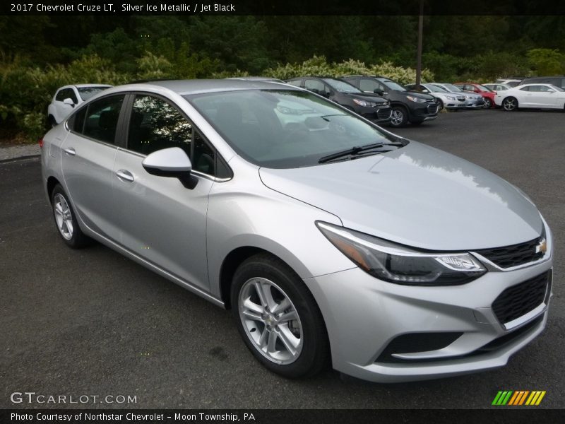 Silver Ice Metallic / Jet Black 2017 Chevrolet Cruze LT