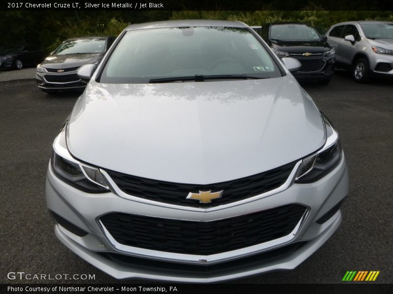 Silver Ice Metallic / Jet Black 2017 Chevrolet Cruze LT