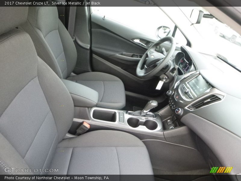 Silver Ice Metallic / Jet Black 2017 Chevrolet Cruze LT