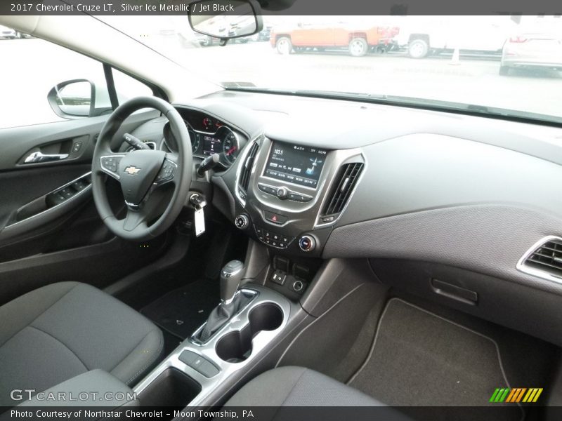 Silver Ice Metallic / Jet Black 2017 Chevrolet Cruze LT