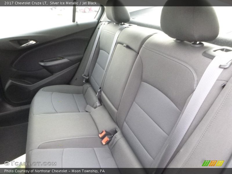 Silver Ice Metallic / Jet Black 2017 Chevrolet Cruze LT