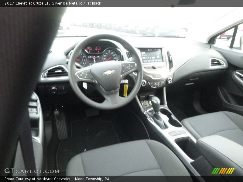 Silver Ice Metallic / Jet Black 2017 Chevrolet Cruze LT