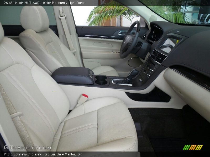 White Platinum / Light Dune 2018 Lincoln MKT AWD