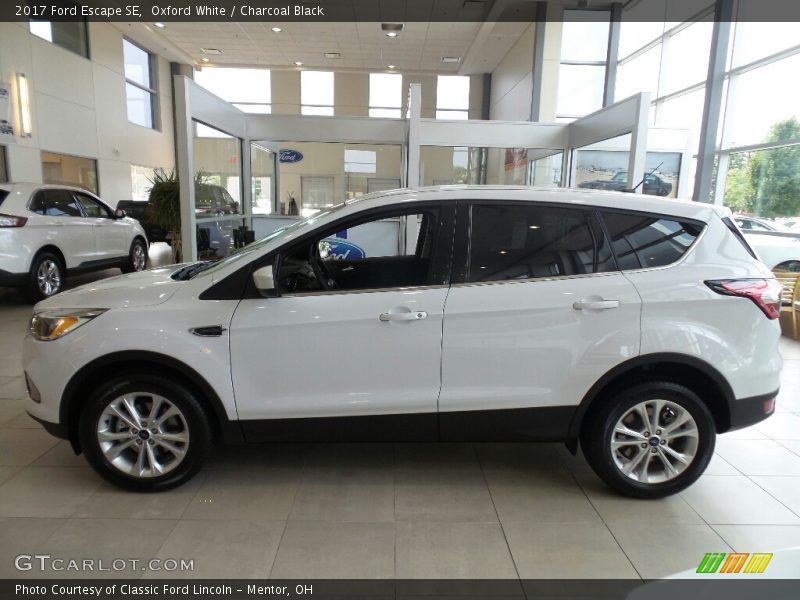 Oxford White / Charcoal Black 2017 Ford Escape SE