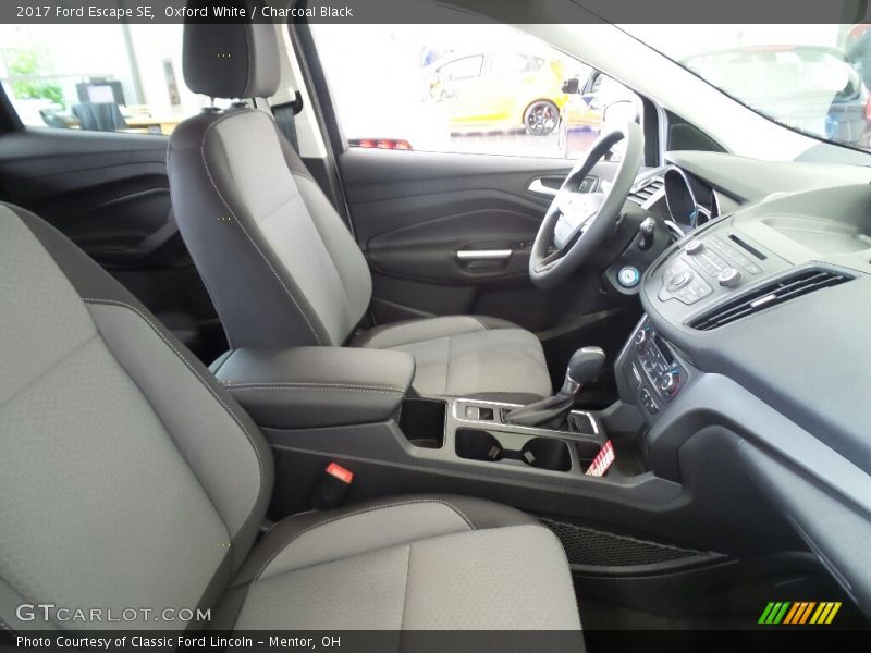 Oxford White / Charcoal Black 2017 Ford Escape SE